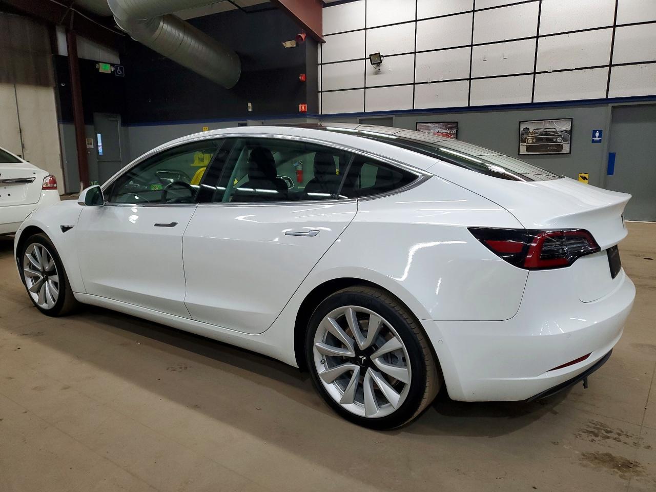 2019 Tesla Model 3 - Фото 2