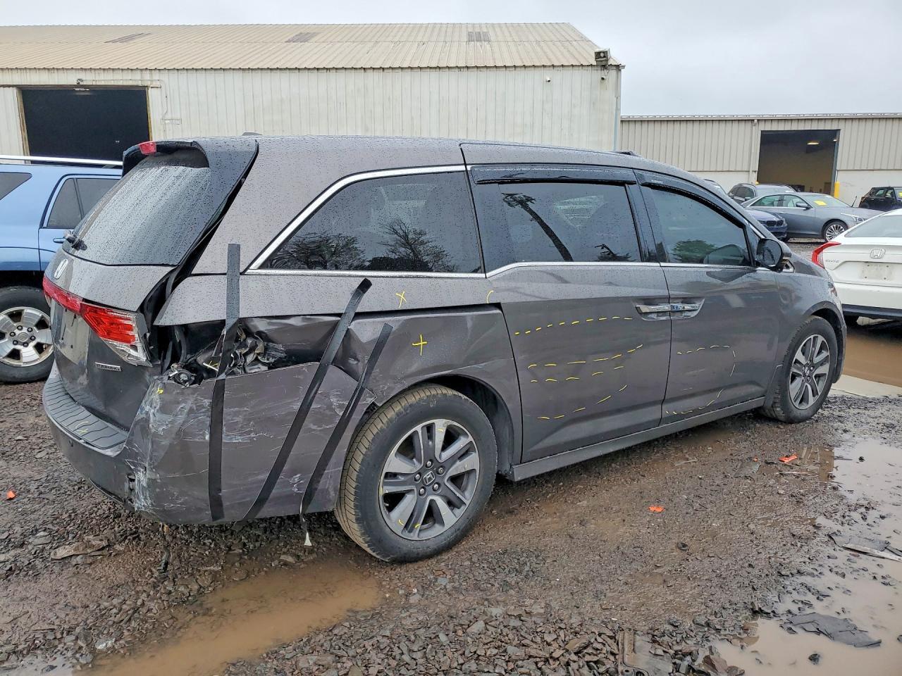 2016 Honda Odyssey Touring - Image 3