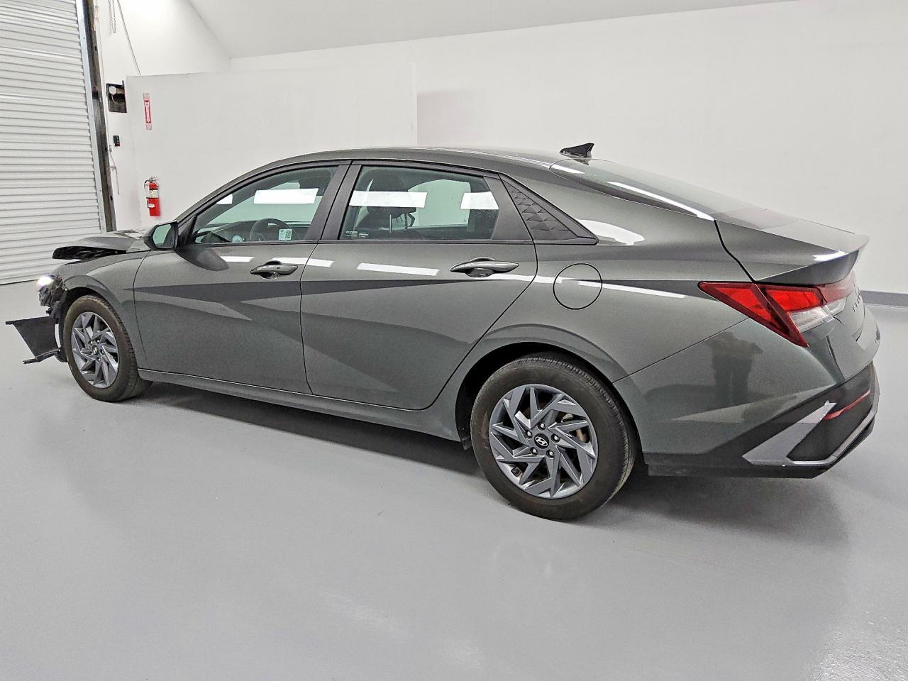 2024 Hyundai Elantra Sel - Image 2