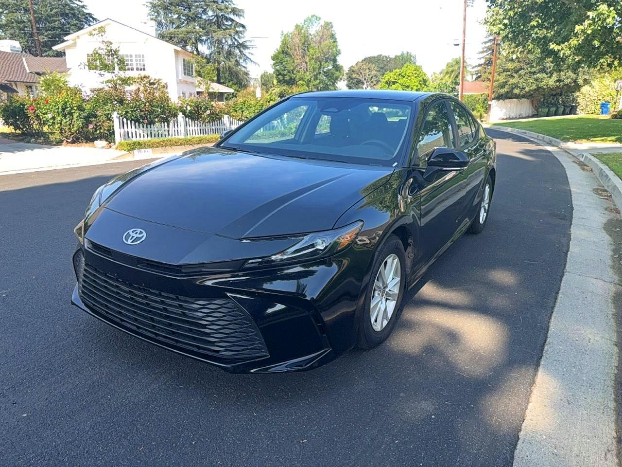 2025 Toyota Camry Le - Фото 2