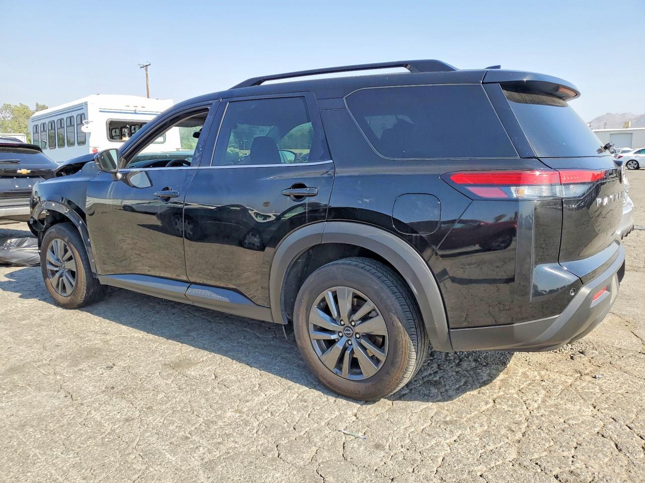 2024 Nissan Pathfinder Sv - Фото 2