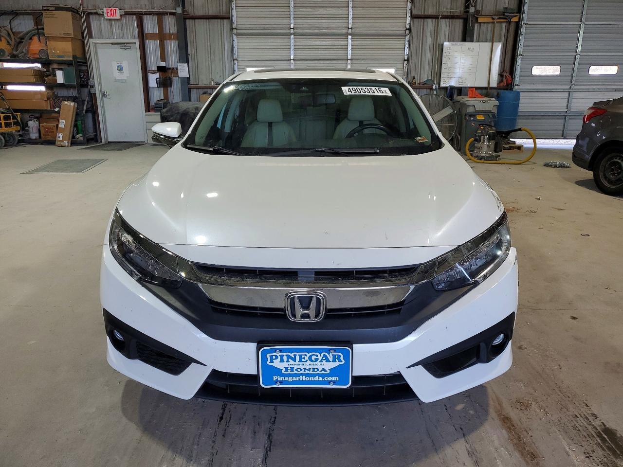 2017 Honda Civic Touring - Image 5