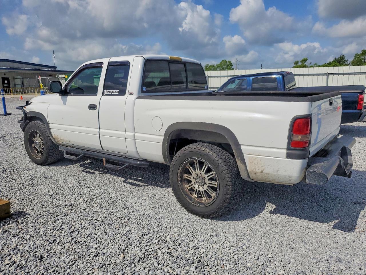 2000 Dodge Ram 2500 Laramie - Фото 2