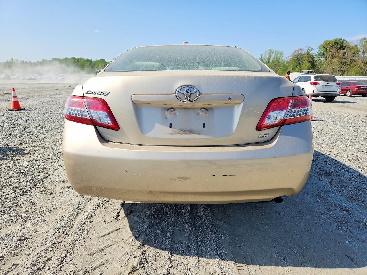 2011 Toyota Camry Le - Image 6