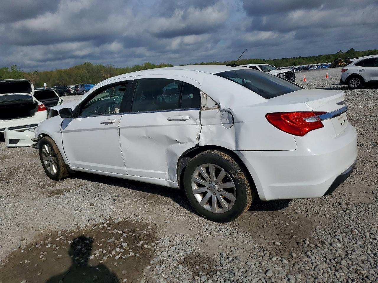 2012 Chrysler 200 Touring - Фото 2