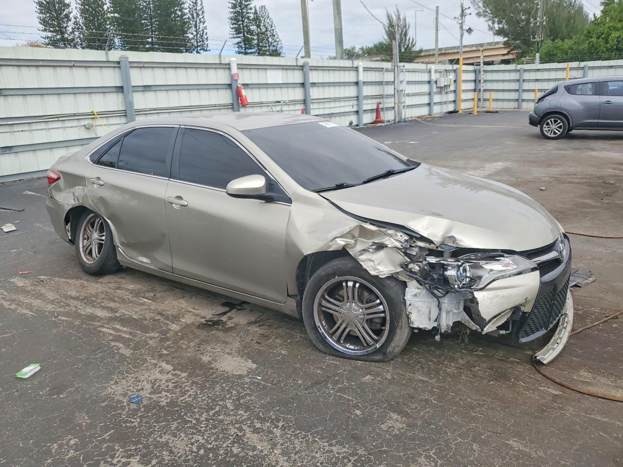 2016 Toyota Camry Se - Фото 4