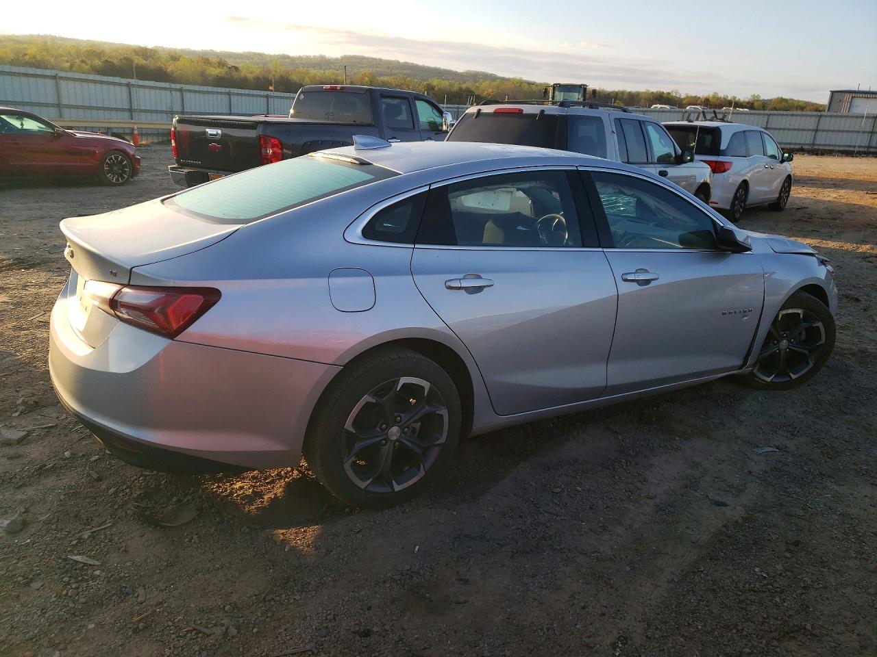 2022 Chevrolet Malibu Lt - Фото 3