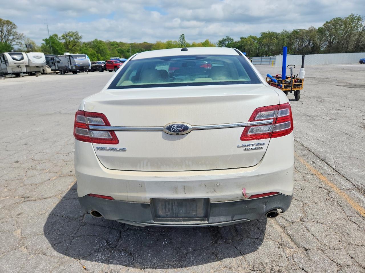2013 Ford Taurus Limited - Image 6