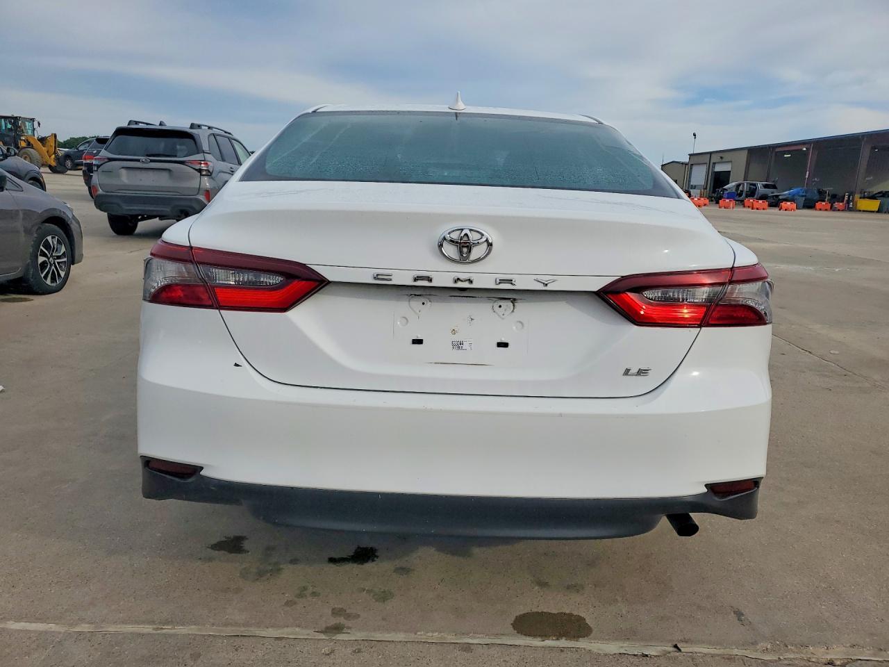 2022 Toyota Camry Le - Фото 6