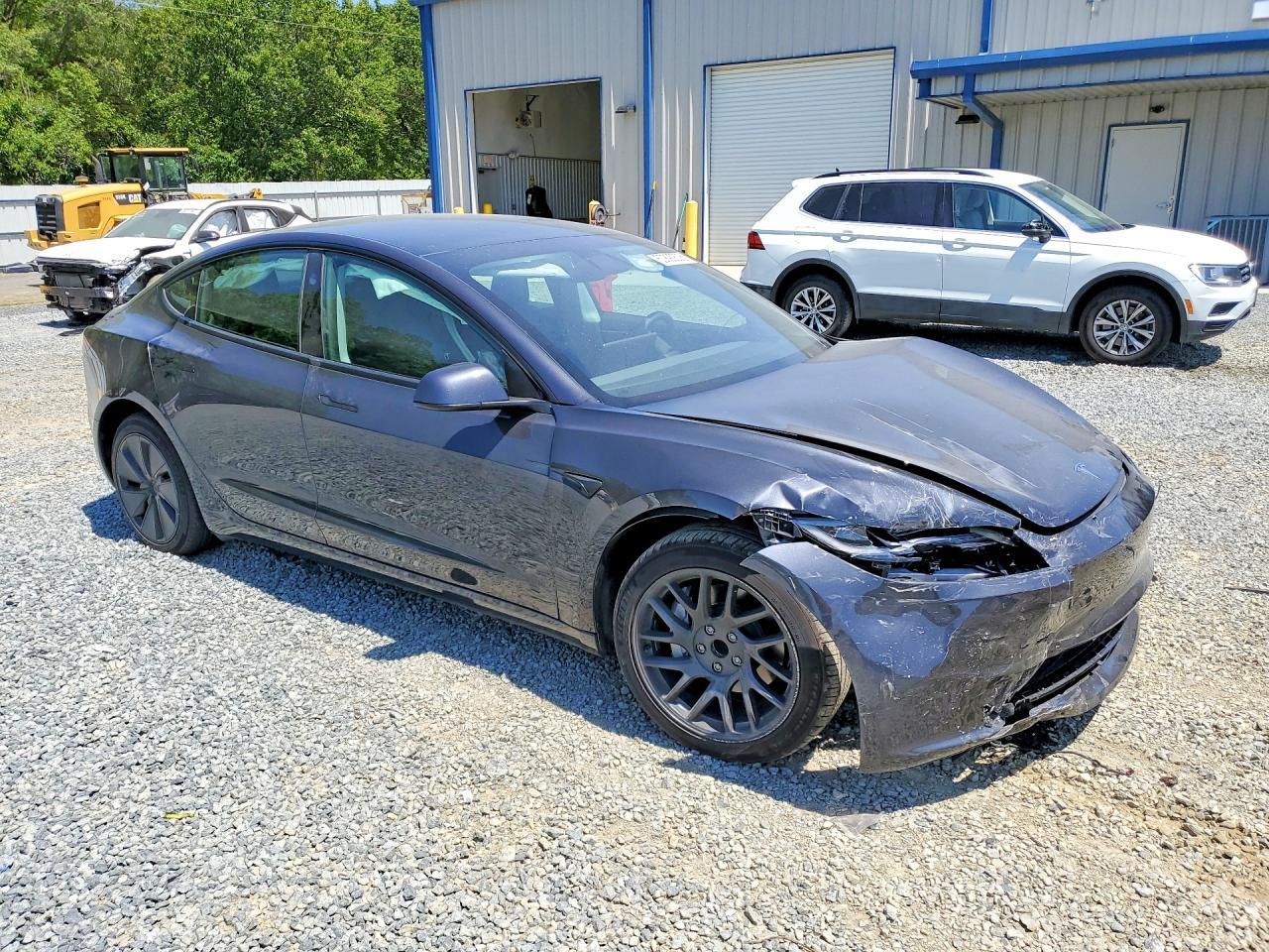 2025 Tesla Model 3 - Фото 4