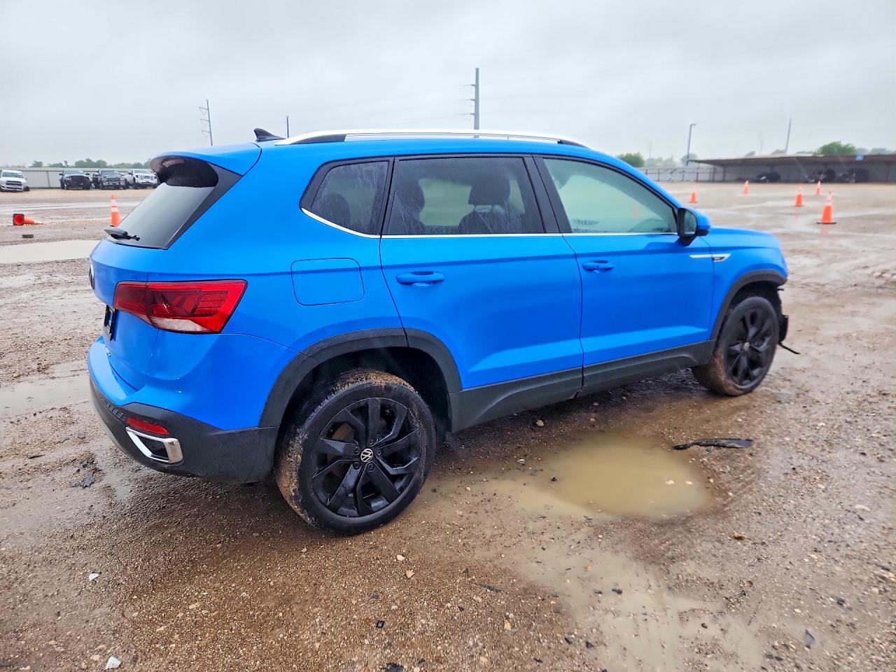 2023 Volkswagen Taos Se - Image 3