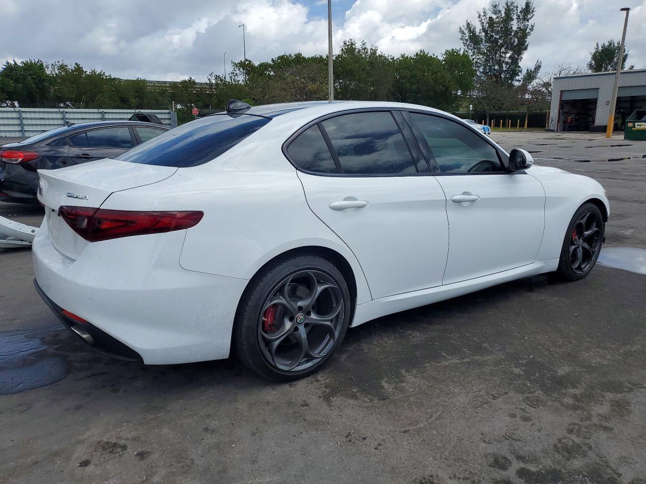 2019 Alfa Romeo Giulia Ti - Image 3