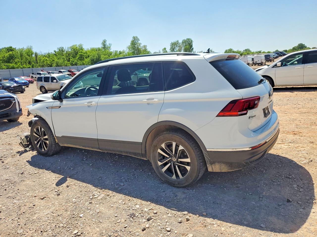 2023 Volkswagen Tiguan S - Фото 2