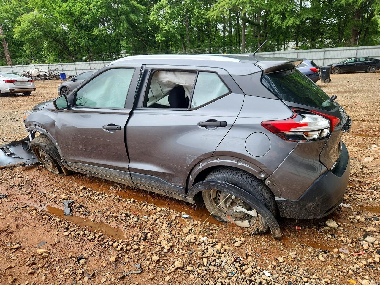 2018 Nissan Kicks S - Image 2