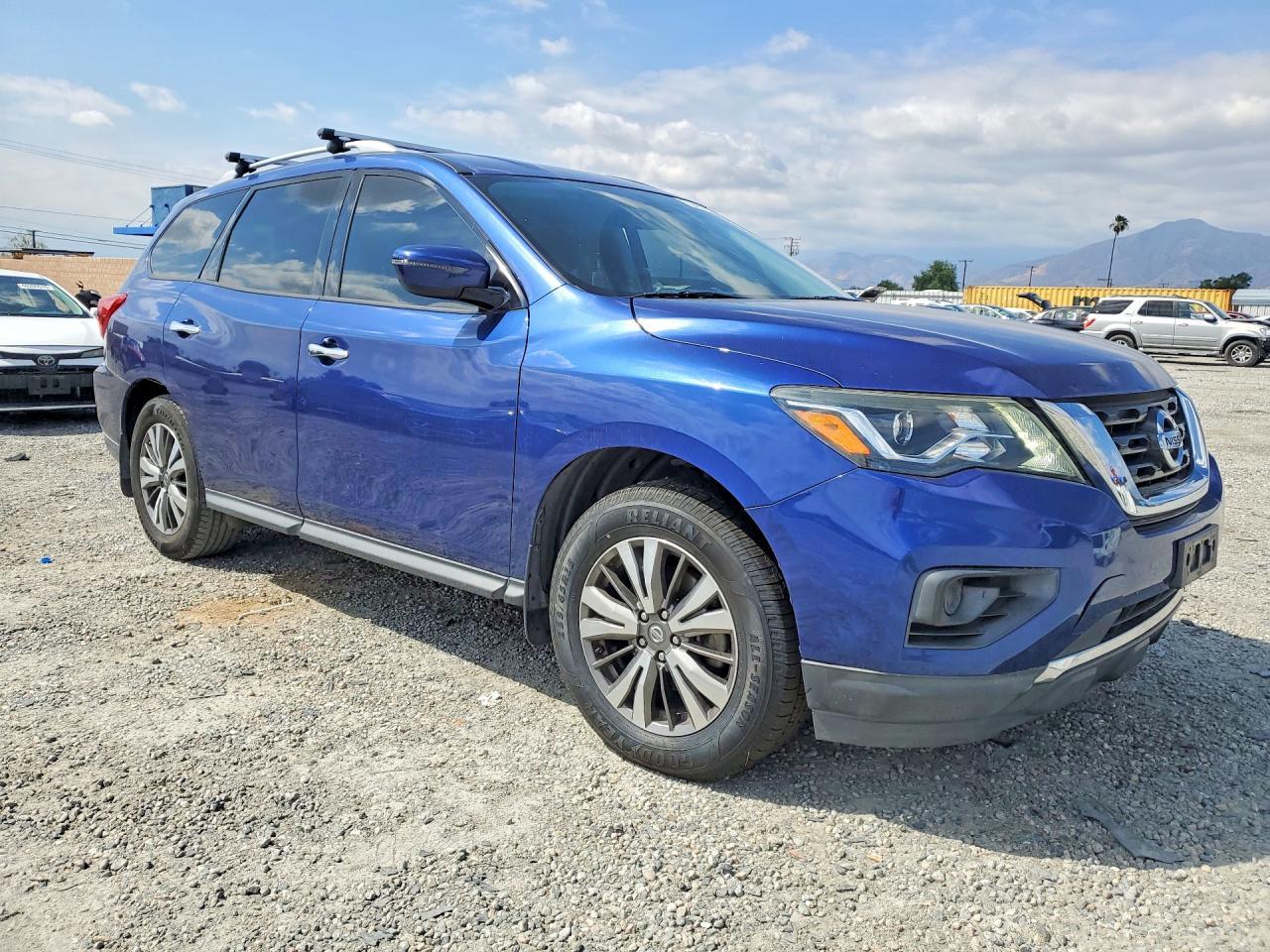 2018 Nissan Pathfinder S - Фото 4