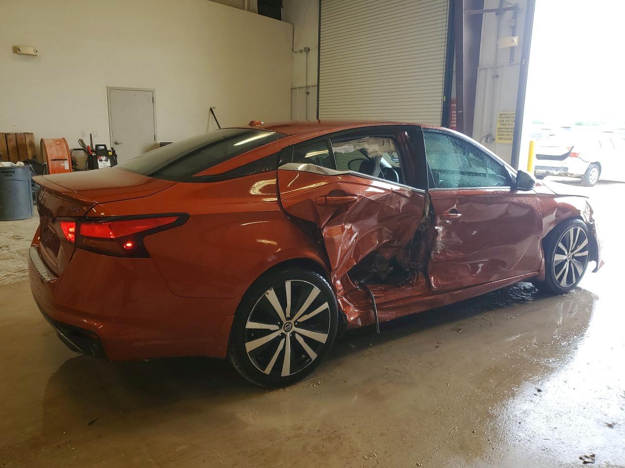 2021 Nissan Altima Sr - Фото 3