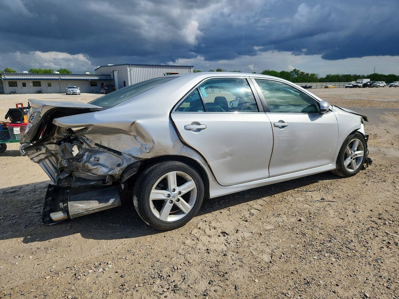2014 Toyota Camry Se - Image 3