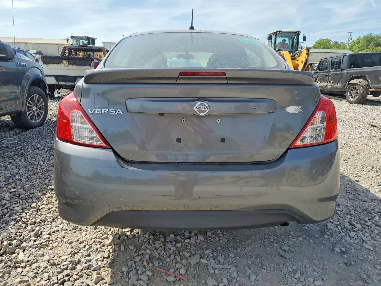 2019 Nissan Versa S Plus - Фото 6