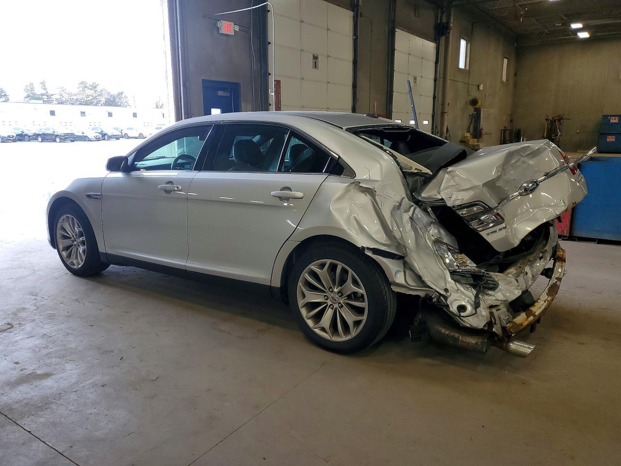 2013 Ford Taurus Limited - Фото 2