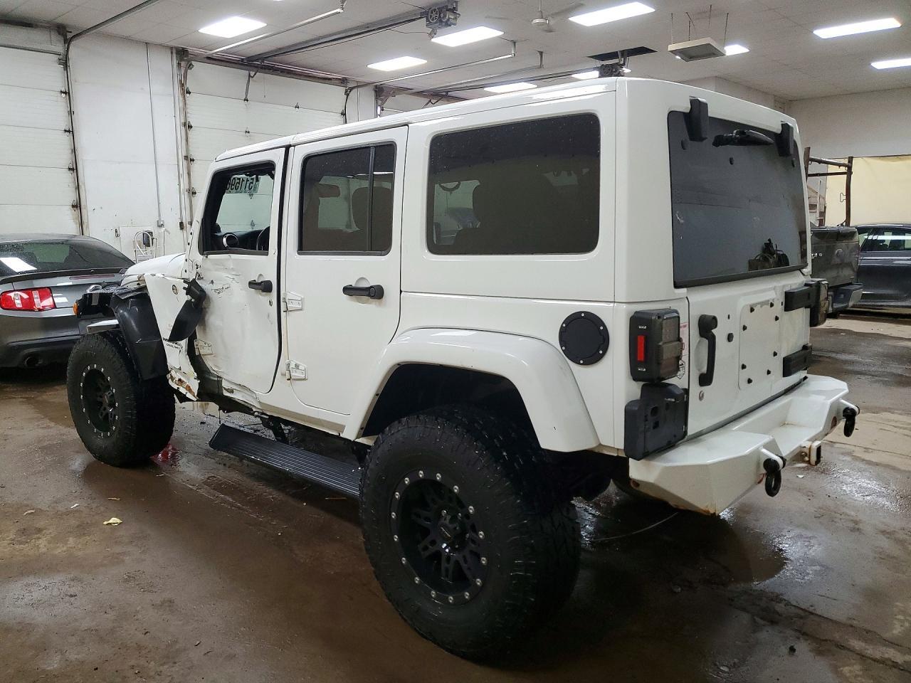 2014 Jeep Wrangler Unlimited Sahara - Image 2