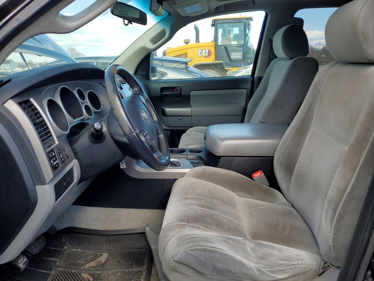 2011 Toyota Sequoia Sr5 - Фото 7