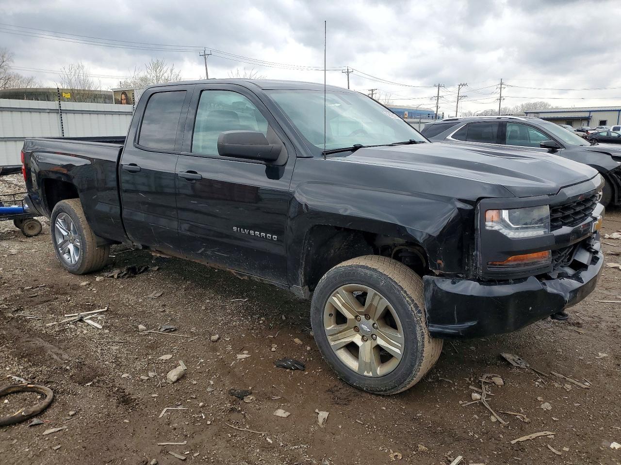 2016 Chevrolet Silverado K1500 Custom - Фото 4