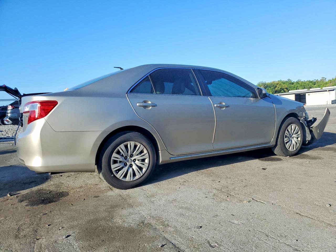 2013 Toyota Camry Le - Image 3