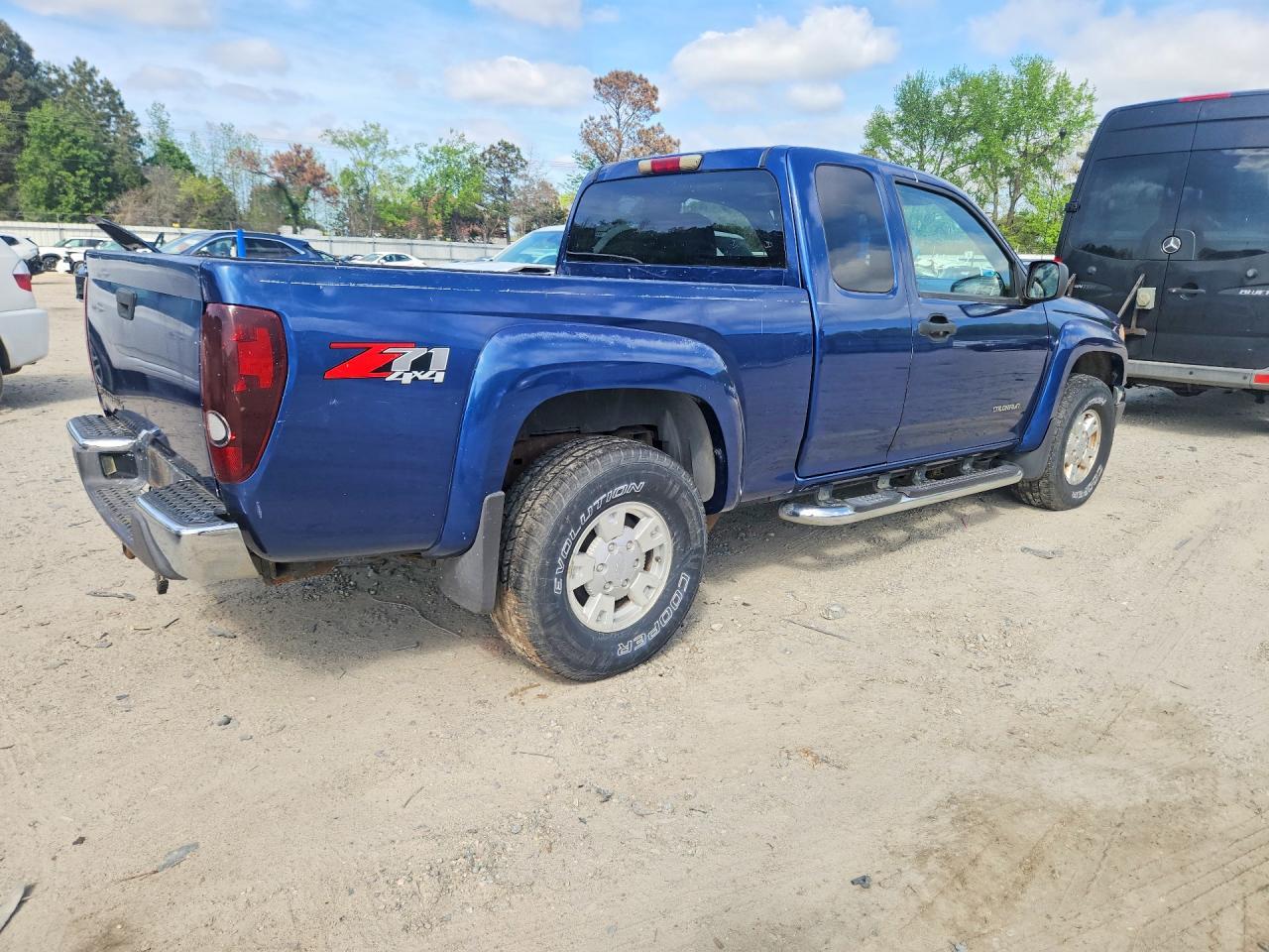 2005 Chevrolet Colorado - Image 3
