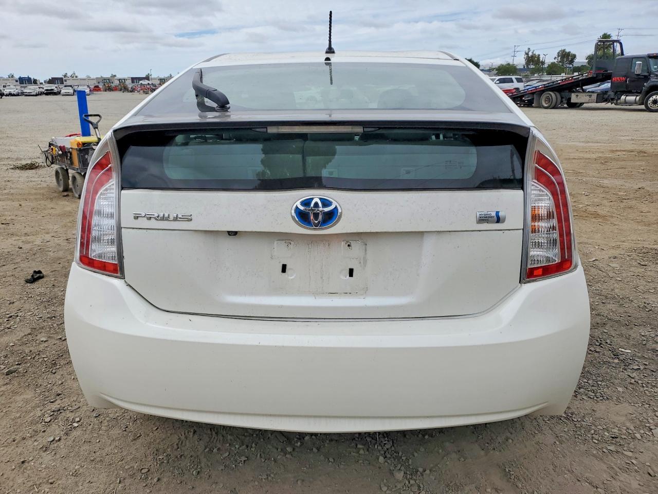 2015 Toyota Prius Two - Image 6
