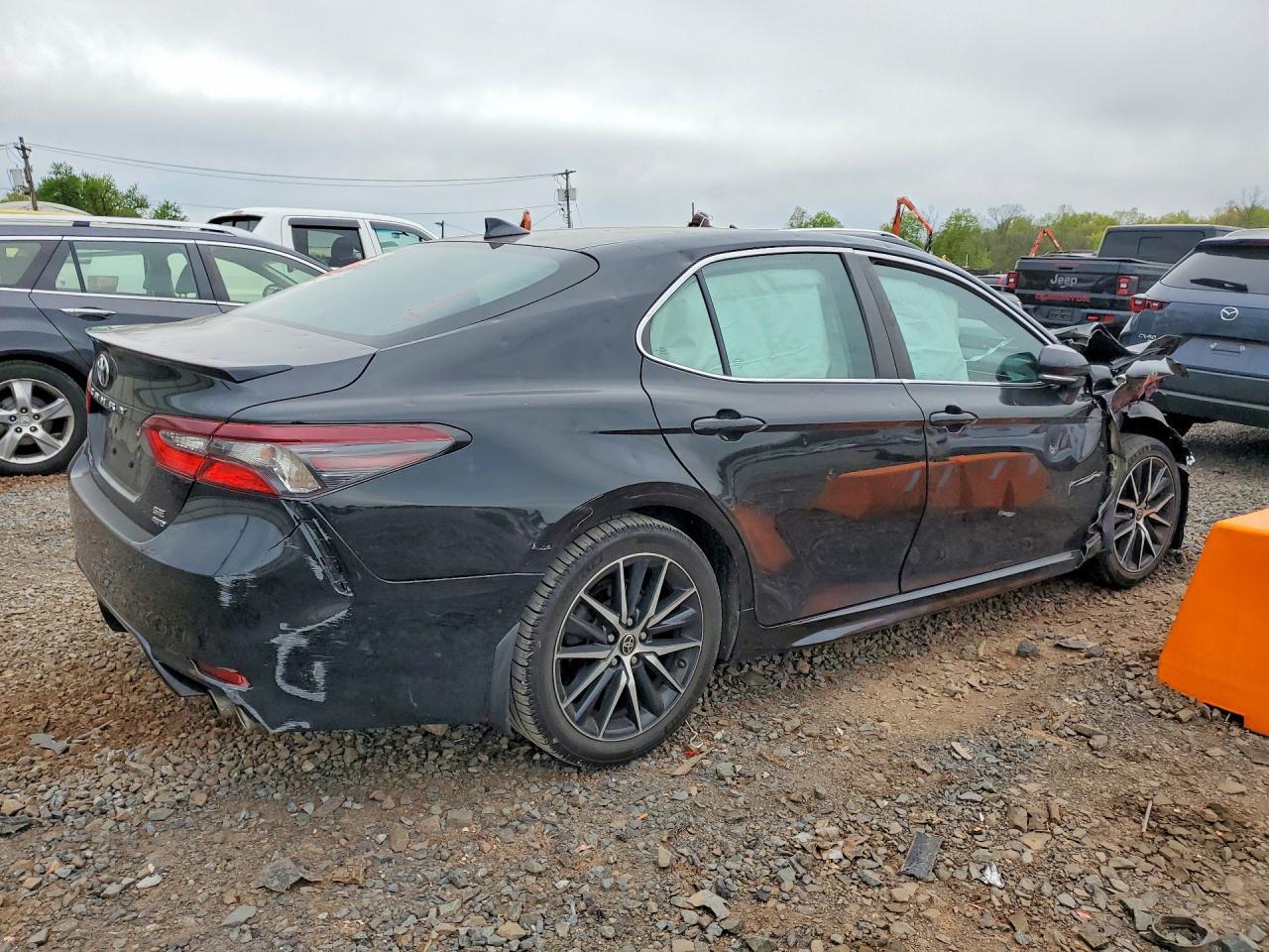 2022 Toyota Camry Se - Фото 3