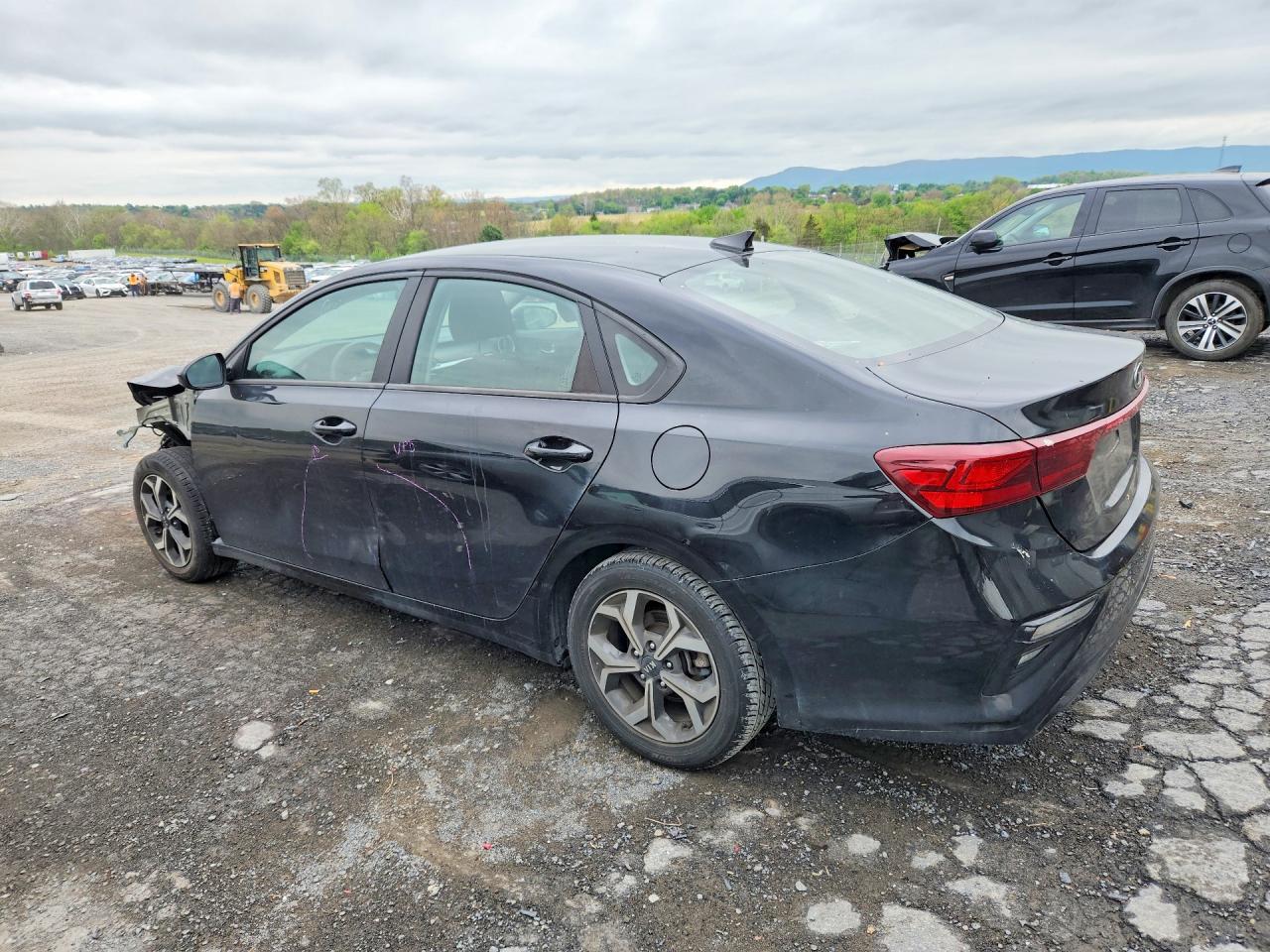 2021 Kia Forte Lxs - Image 2