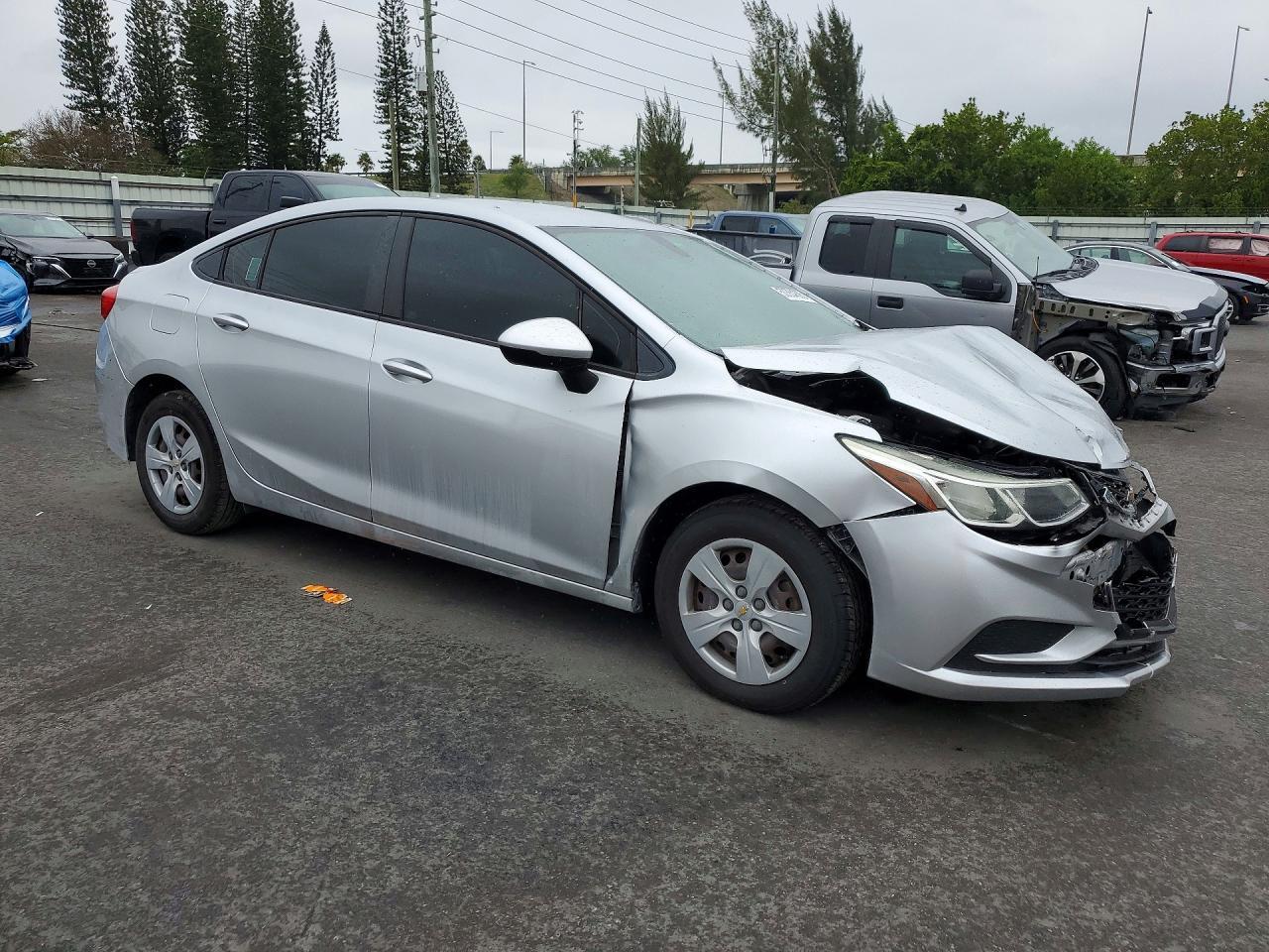 2018 Chevrolet Cruze Ls - Фото 4