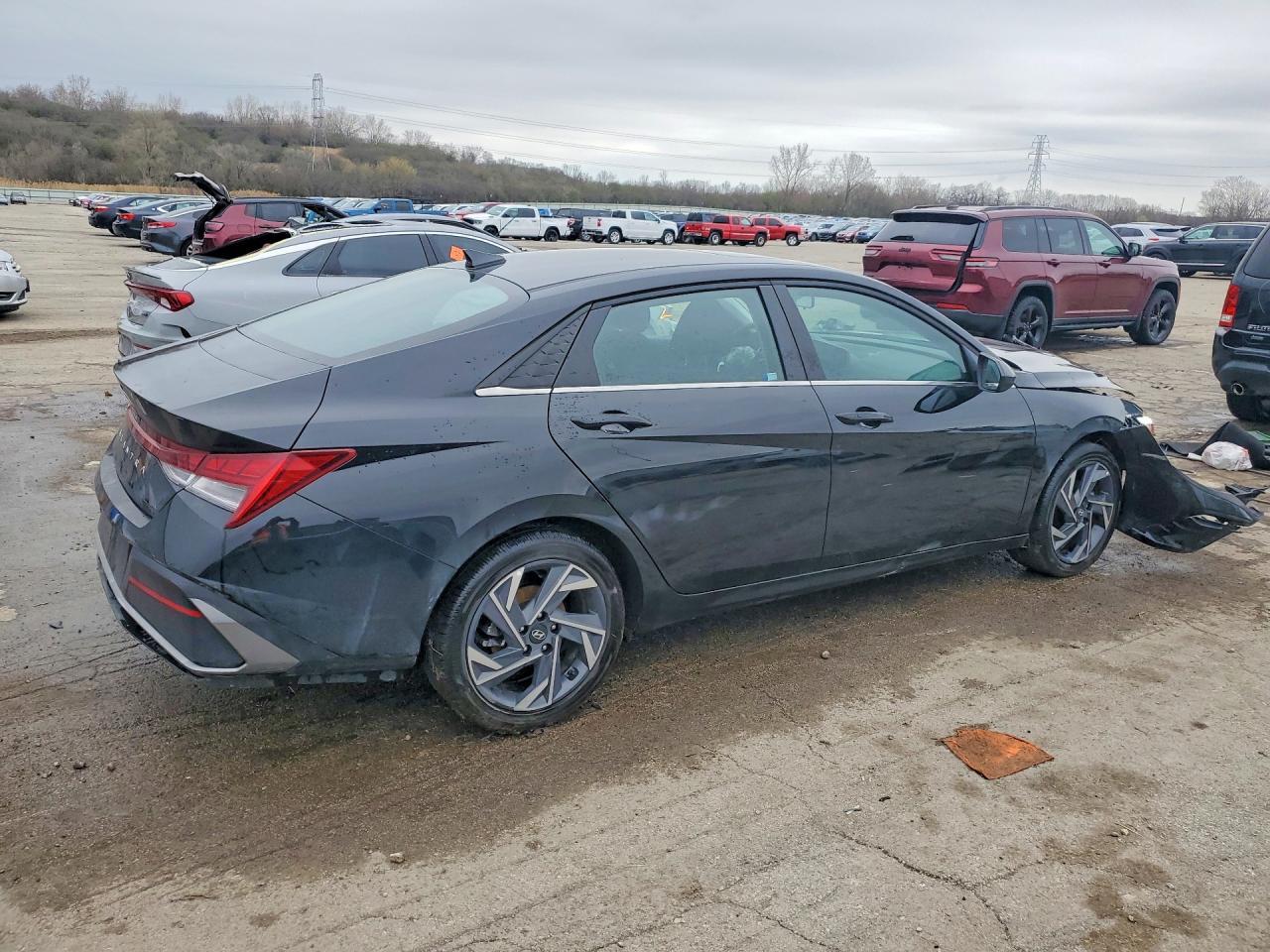 2025 Hyundai Elantra Sel - Фото 3