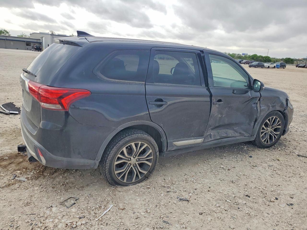 2018 Mitsubishi Outlander Se - Image 3