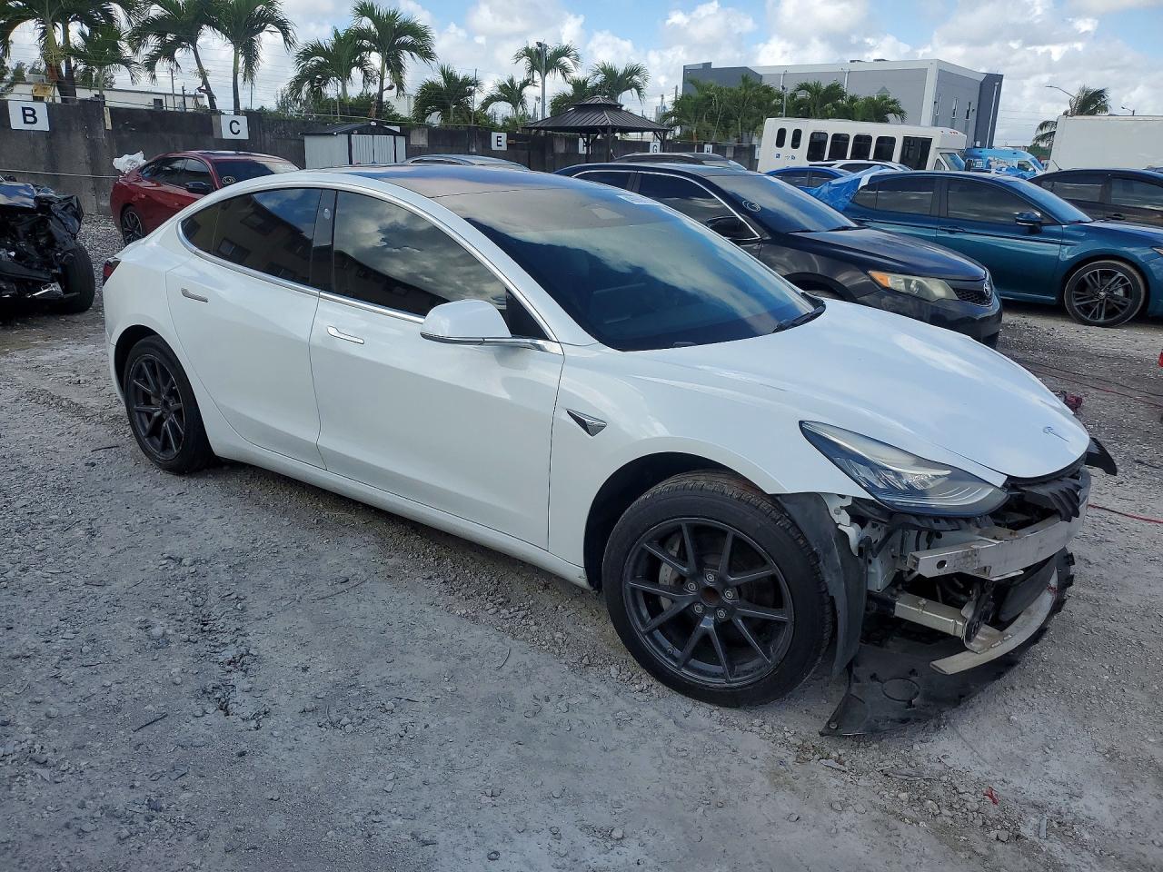 2018 Tesla Model 3 - Фото 4