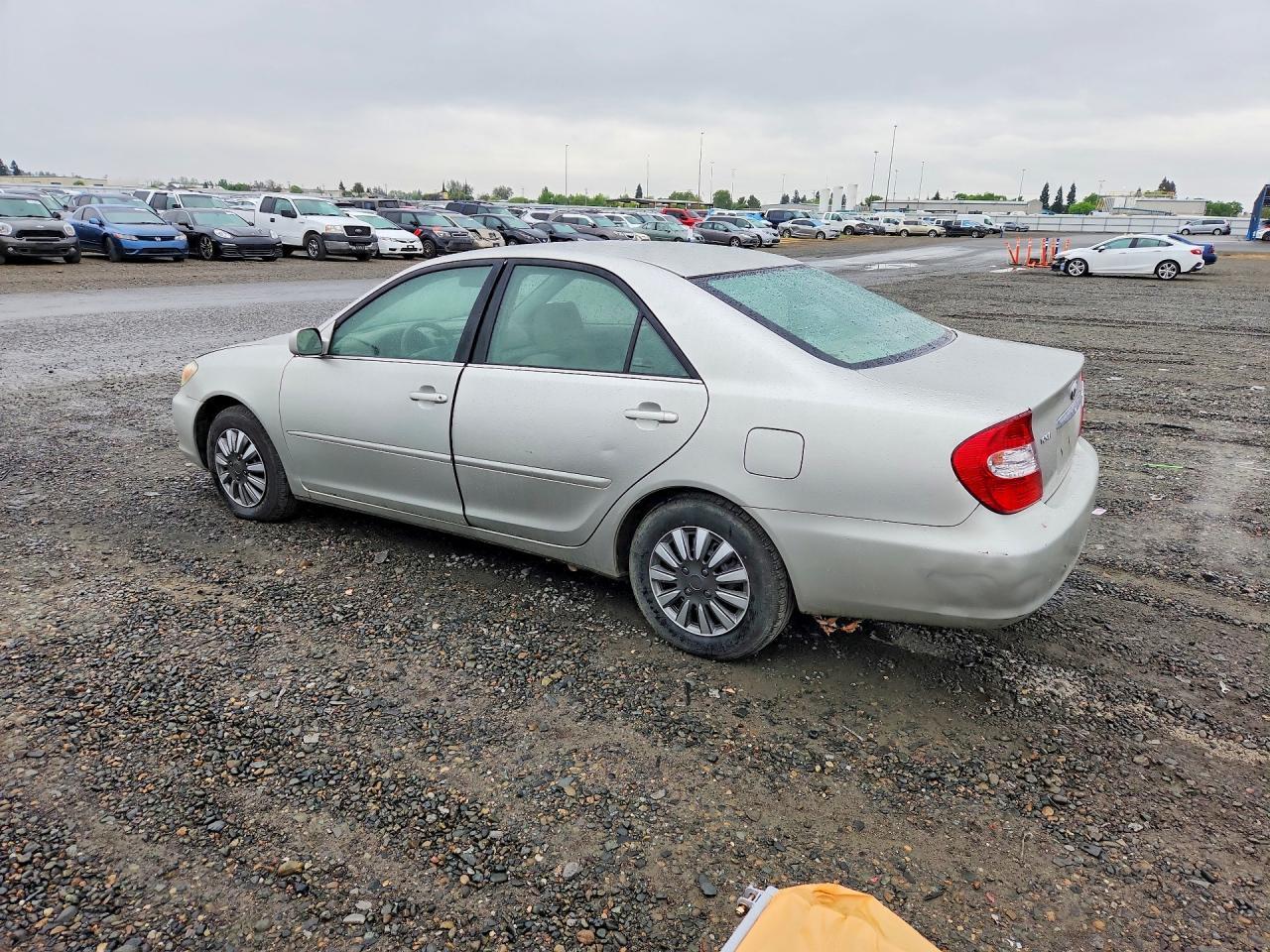 2004 Toyota Camry Le - Фото 2