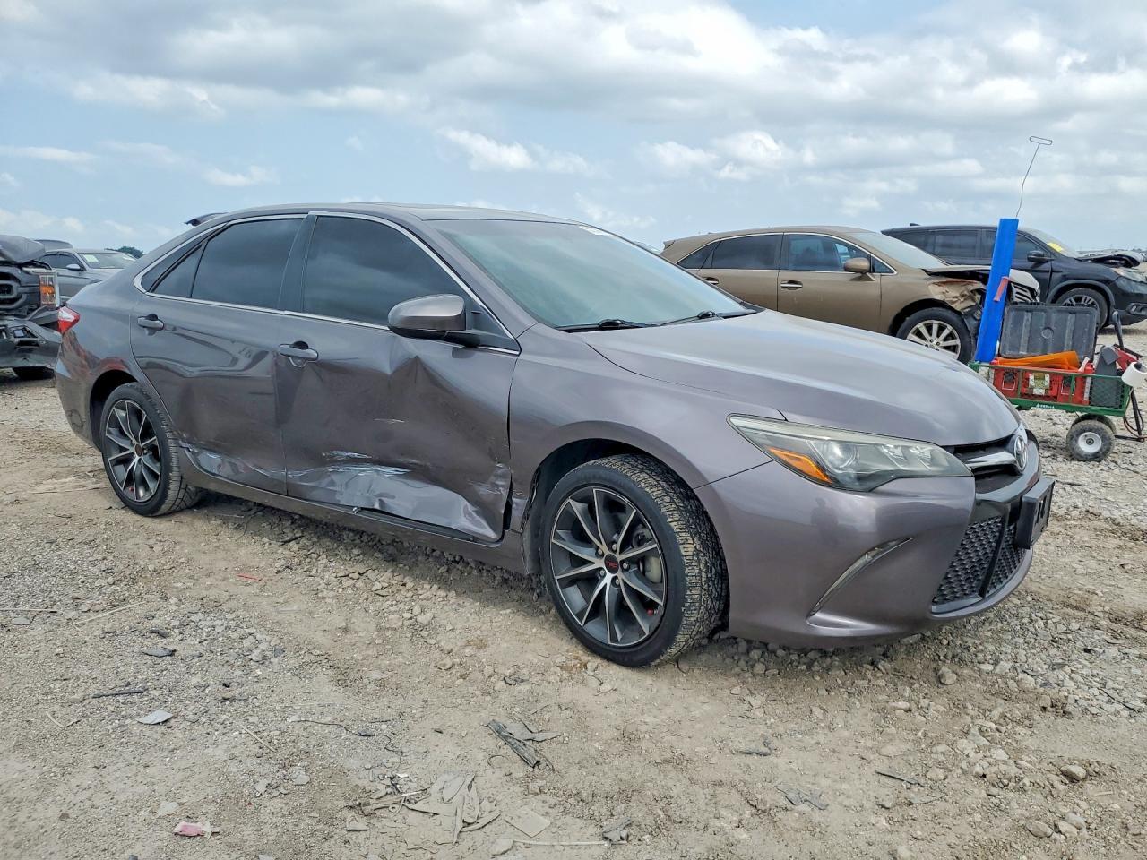 2016 Toyota Camry Xse V6 - Image 4