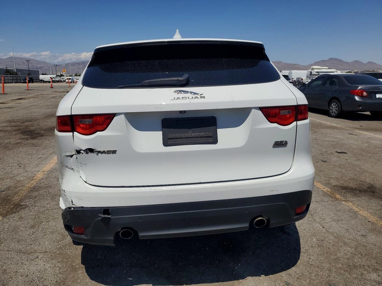 2018 Jaguar F-Pace Premium - Image 6