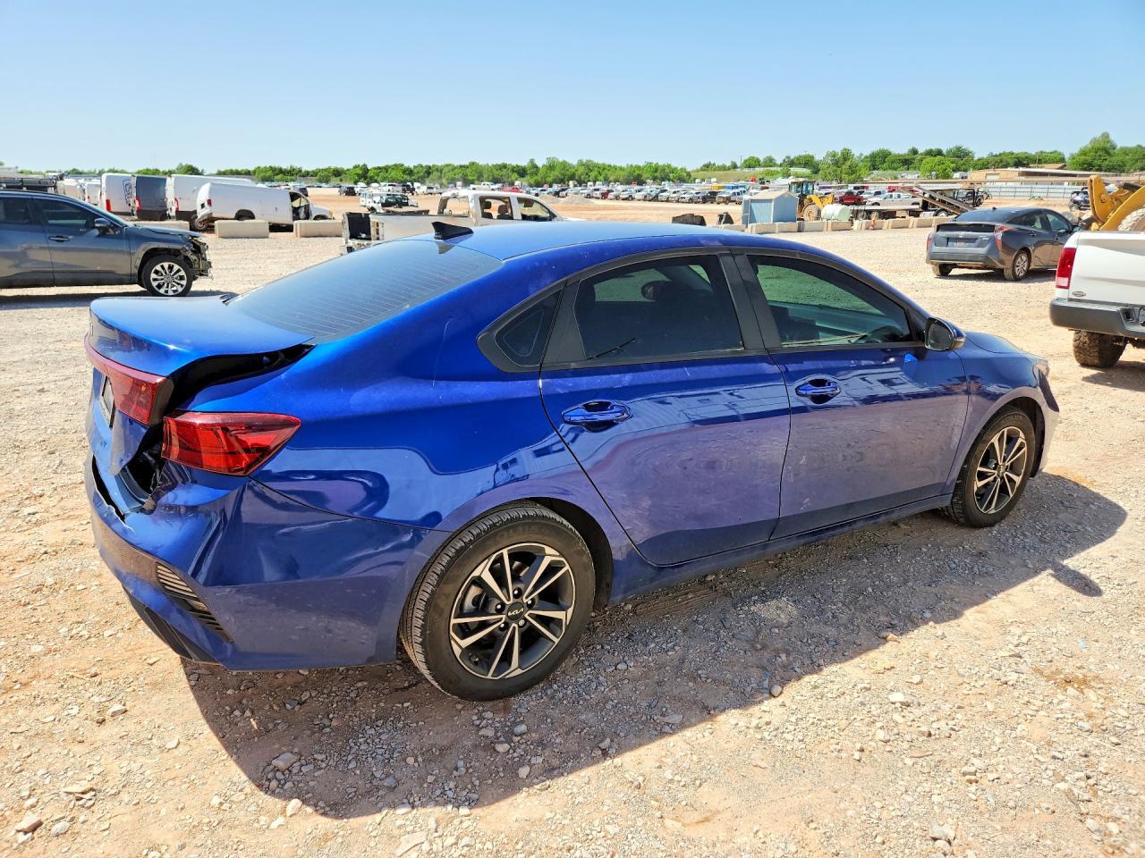 2024 Kia Forte Lxs - Фото 3