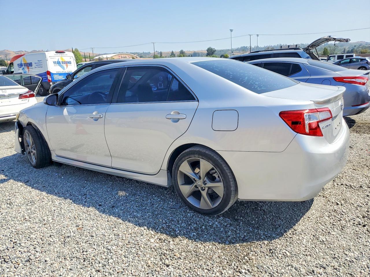 2014 Toyota Camry Se Sport - Image 2