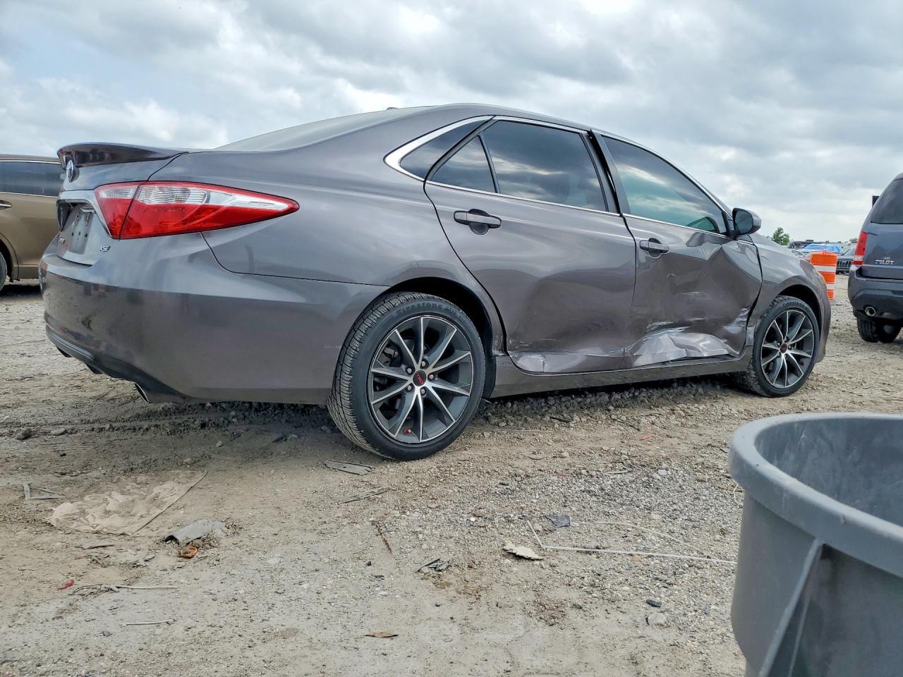 2016 Toyota Camry Xse V6 - Image 3