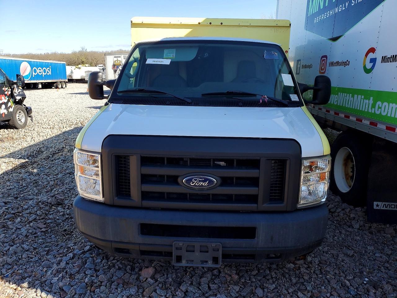 2018 Ford Econoline E450 Super Duty Cutaway Van - Фото 5