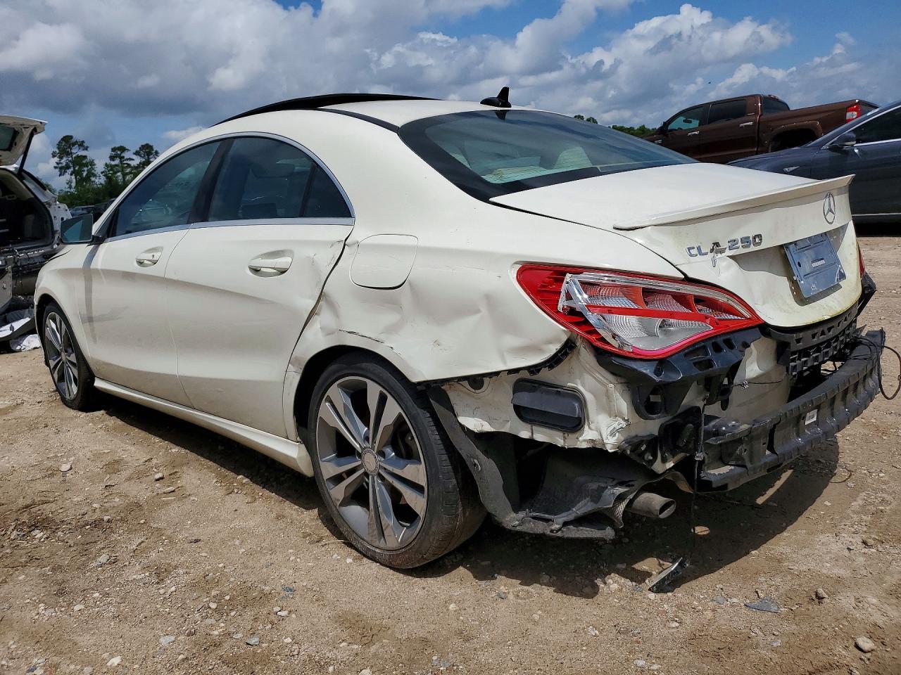 2017 Mercedes Benz C-Class C250 Rwd - Фото 2