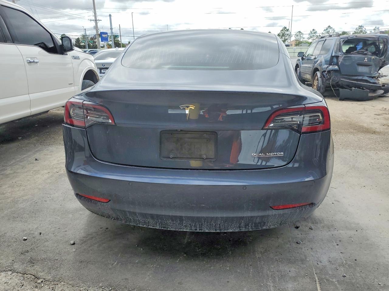 2020 Tesla Model 3 - Фото 6