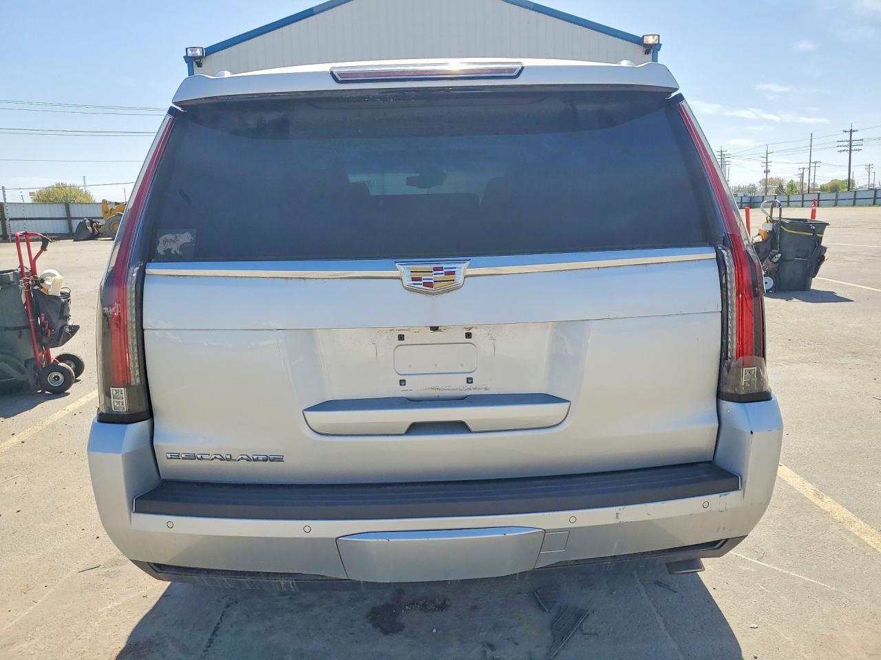 2016 Cadillac Escalade Luxury - Image 6