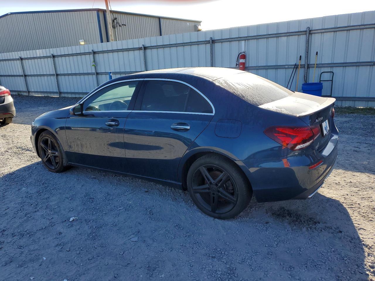 2021 Mercedes-Benz A 220 4Matic - Фото 2