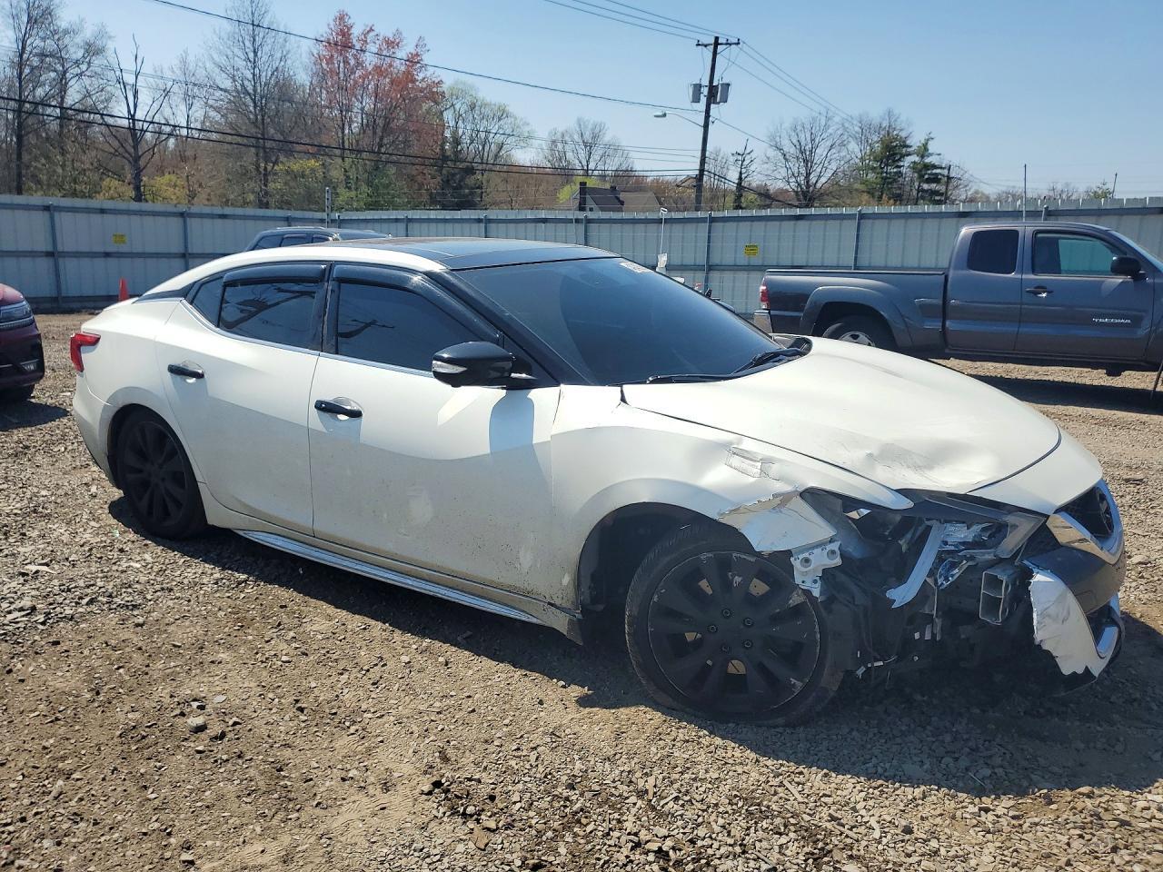 2017 Nissan Maxima Platinum - Image 4