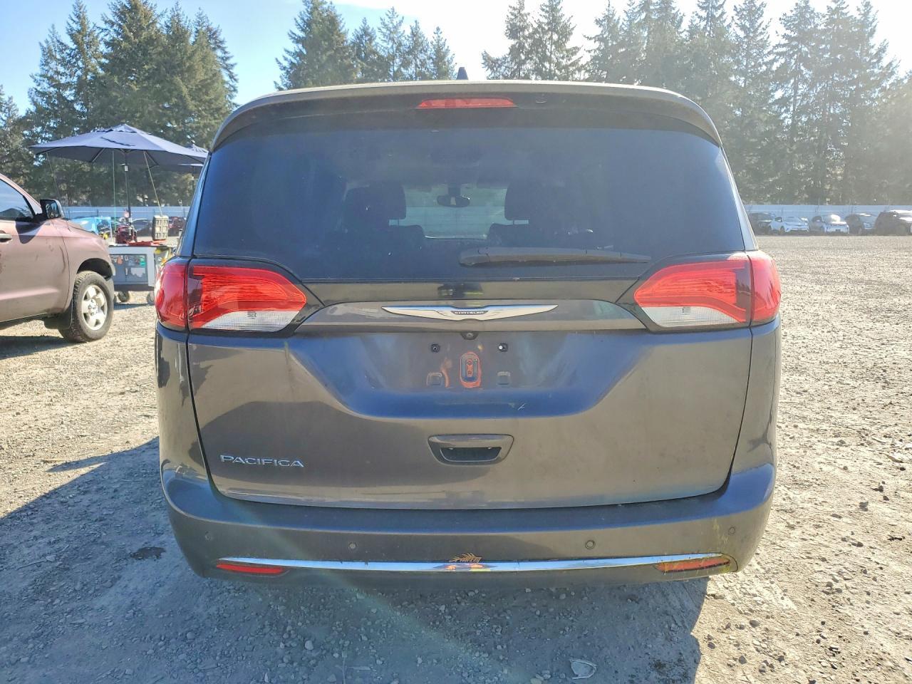 2017 Chrysler Pacifica Touring L - Фото 6