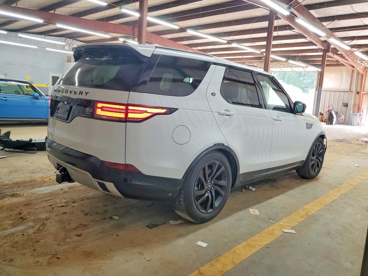 2019 Land Rover Discovery Hse Luxury - Image 3