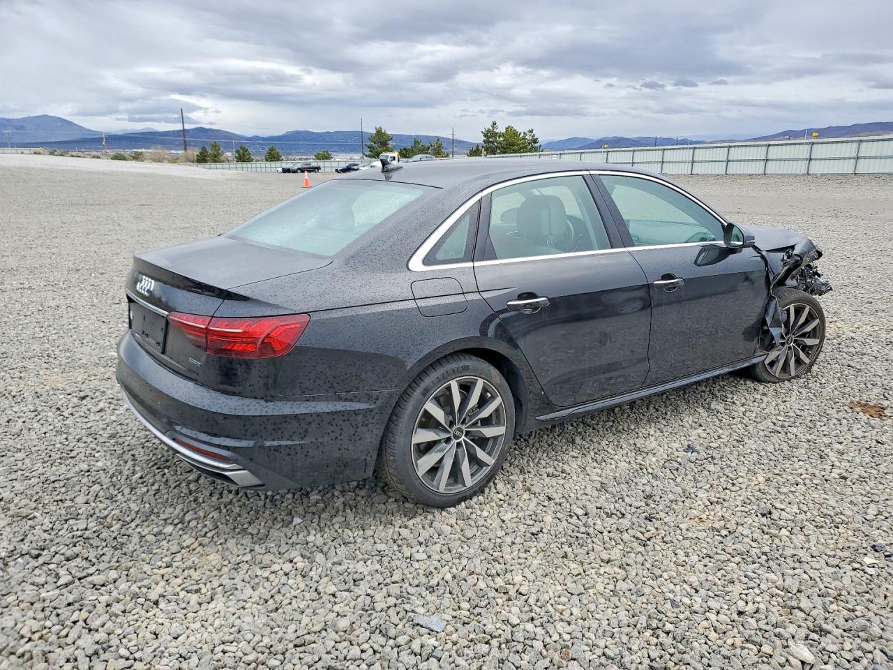 2022 Audi A4 Premium Plus 40 - Фото 3